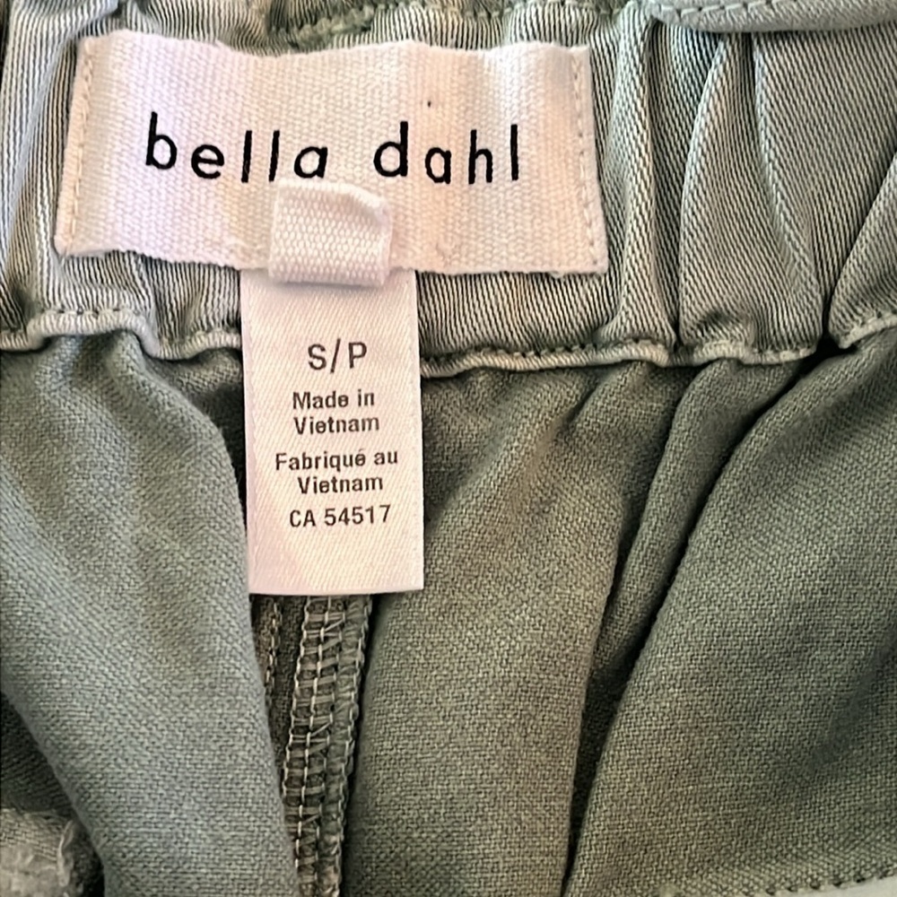 Bella Dahl Callie Ruffle Shorts in Green - Picture 6 of 8